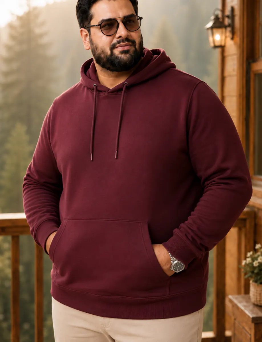 OutfitPlus XXL Pullover Hoodie, close-up of the collar and fit detail